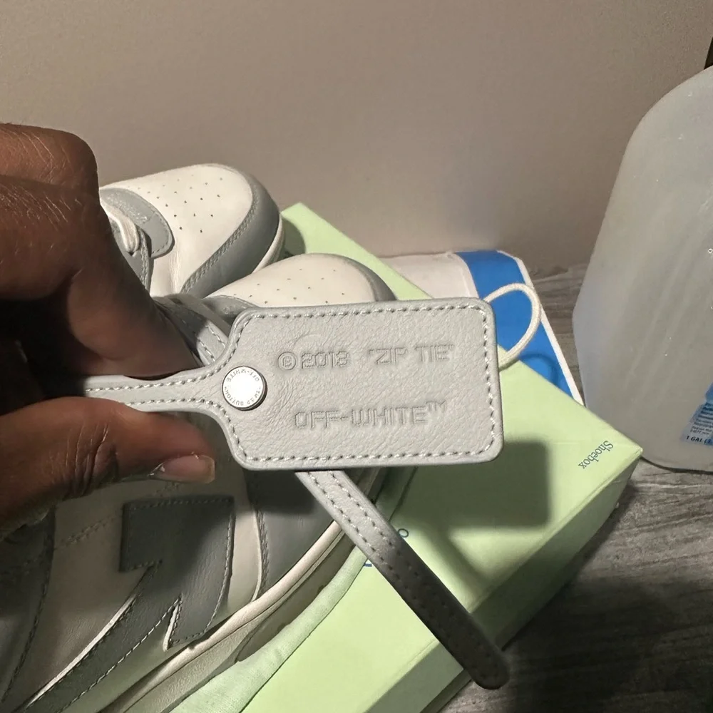 “ Off White “ —- “ Out of office “ Virgil Abloh - Picture 2 of 7